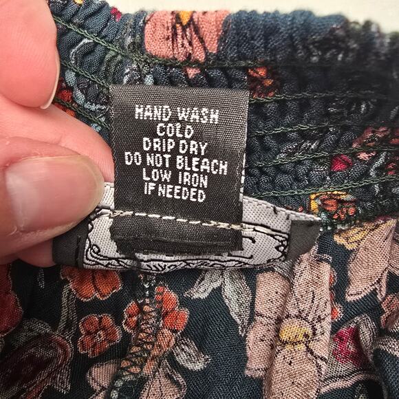 Women's Angie Dark Green Floral Tie Front Culotte Shorts | Size Small - Picture 9 of 9